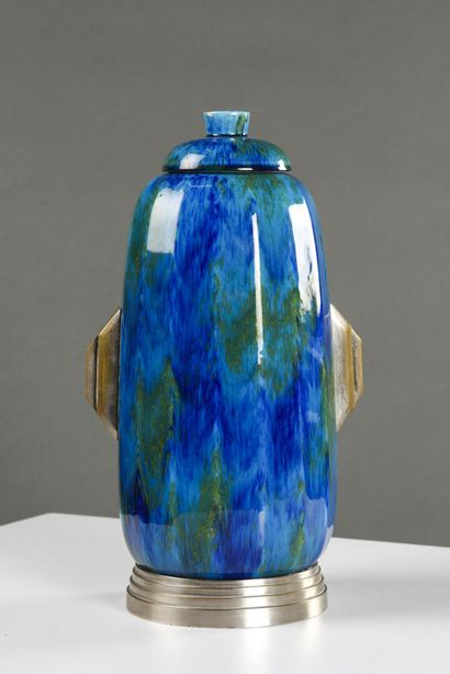 null Paul MILLET (1870-1950) in Sèvres



Covered pot of oblong shape in blue porcelain...