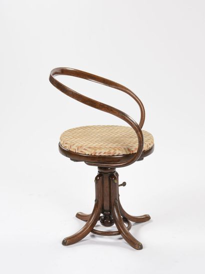 null Michael THONET (1796-1871) 



Office armchair with screw varying from model...
