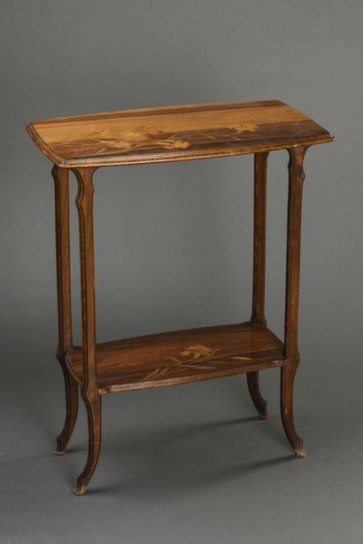 null Émile GALLÉ (1846-1904)



Side table resting on four slightly curved legs in...