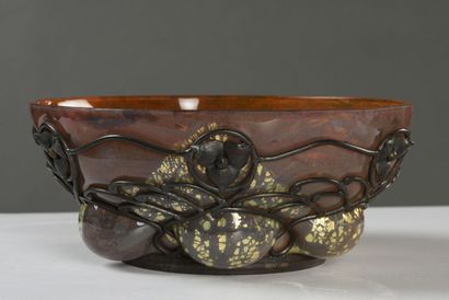 null DAUM NANCY and LOUIS MAJORELLE (1859-1926) 



Circular glass bowl in orange...