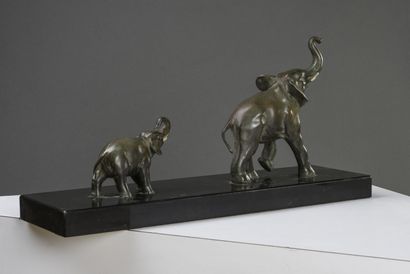 null FRENCH SCHOOL of the XXth century



Mother and her child elephants in bronze...