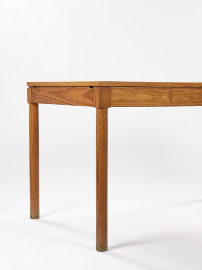 null Pierre GAUTIER DELAYE (1923-2006)



Rectangular dining table in solid pine...