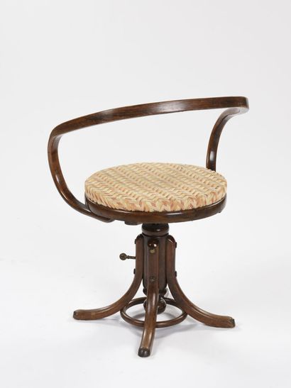 null Michael THONET (1796-1871) 



Office armchair with screw varying from model...
