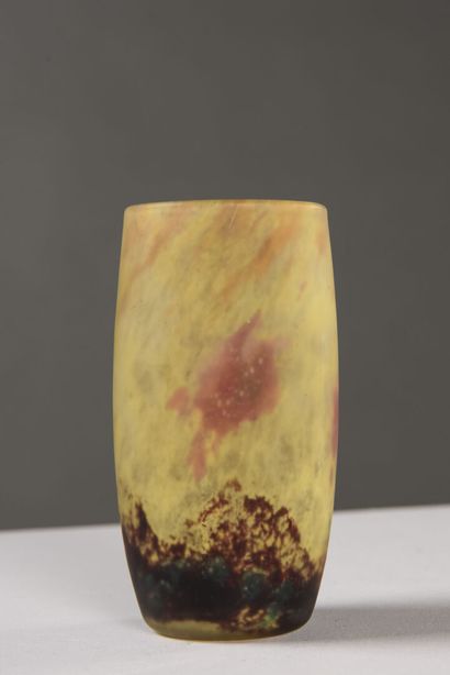 null DAUM Nancy



Miniature vase of slightly oblong form in yellow marbled glass...