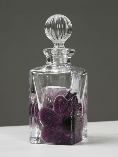 null DAUM FRANCE



Crystal decanter of rectangular form with decoration of a flower...