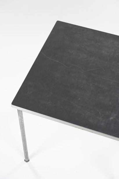 null In the spirit of Charles - Edouard JEANNERET called LE CORBUSIER (1887 -1965)



Table...