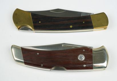 null Deux couteaux pliants de marque RANGER'S.



Un couteau avec mitres en laiton,...