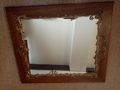 null Miroir de trumeau en bois naturel et stuc doré 

78 x 68 cm 

(petit manque...