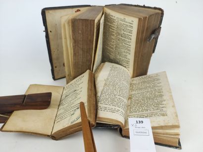 null Un ensemble de 3 volumes du XVIIe ou XVIIIe siècle (accidents) :

ARIAS Francisco....