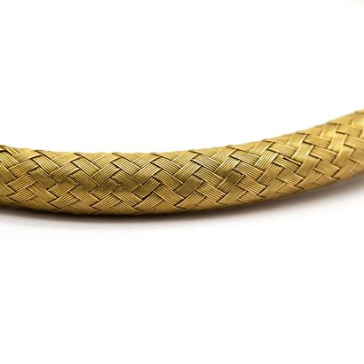 null Bracelet jonc souple ouvrant en or jaune (750) 18K façon serpent. 

Maille tressée...