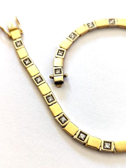 null Bracelet ruban en or jaune (750) 18K alternés de maillons en or blanc (750)...