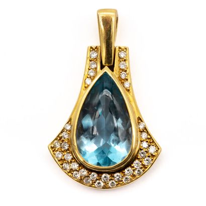 18K yellow gold pendant featuring a blue...