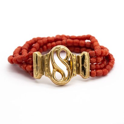 null Bracelet composed of four rows of coral beads, featuring a snake. 18K yellow...