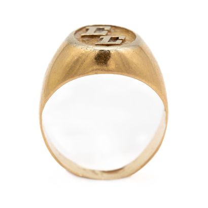 null Chevalière in 18 K (750) yellow gold, oval plate with the initials "CC".

Weight...