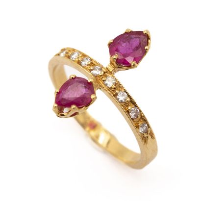 null Ring in 18 K (750) yellow gold with two pear-shaped rubies. The ring partially...