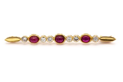 null Brooch in 18 K (750) yellow gold, line of six diamonds set with three cabochon...