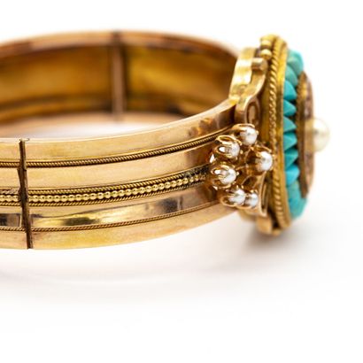 null Yellow gold (750) 18K bangle opening with two articulated parts, in the center...