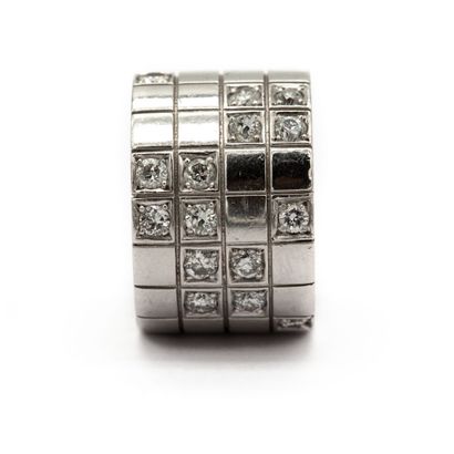 null Band ring in 18K white gold (750), chased with cubes, some set with diamonds.

(two...