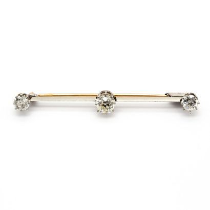 null Platinum barrette brooch with three old cut diamonds. 

The pin in 18K yellow...