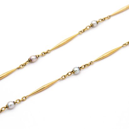 null Necklace in yellow gold (750) 18K with small pearls alternating with batonnets....