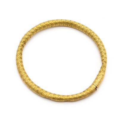 null Bracelet jonc souple ouvrant en or jaune (750) 18K façon serpent. 

Maille tressée...
