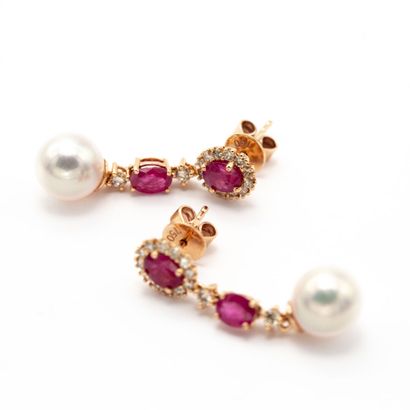 null Pair of 18K pink gold earrings adorned with two pearls topped with four 1.80...