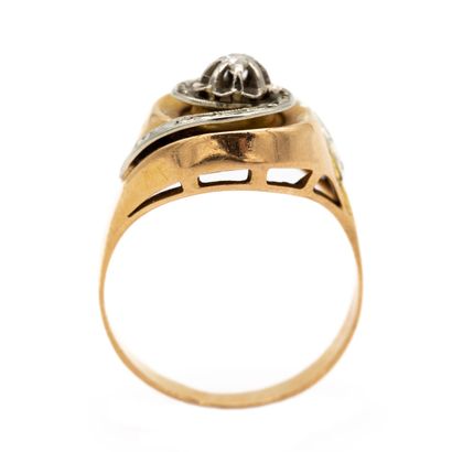 null Tourbillon ring in 18 K (750) gold set with diamonds. 

Weight 3.5 g 

TDD 51...