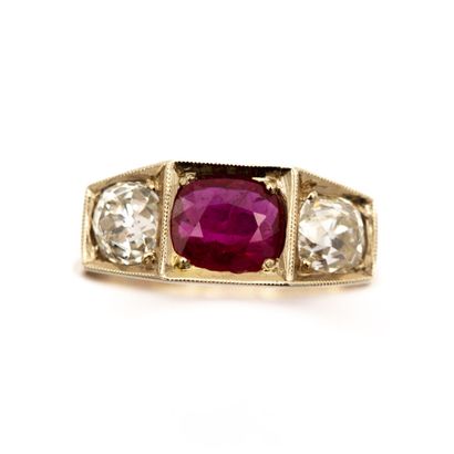 null 18K (750) white gold garter ring, centered on an oval ruby between two old-cut...