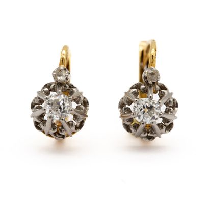 null Pair of 18K (750) yellow gold sleeper earrings set with old cut diamonds. 

Weight...