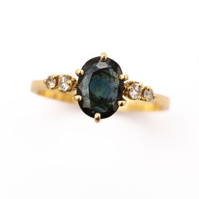 Ring in 18 K (750) yellow gold with an oval...