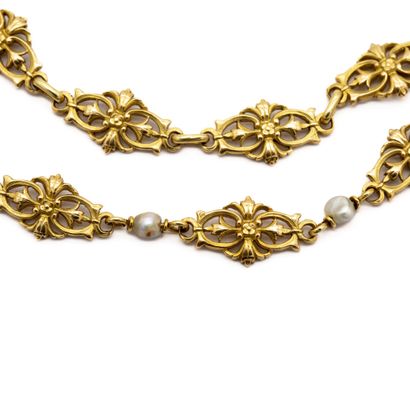 null Antique choker in 18 K (750) yellow gold. Floral diamond-shaped links alternated...