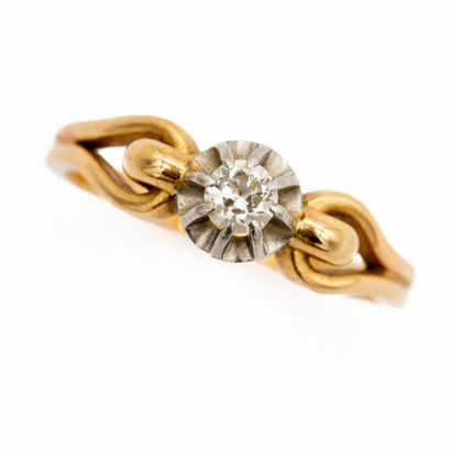 null Ring in platinum and 18 K (750) yellow gold with a solitaire diamond. 

Weight...