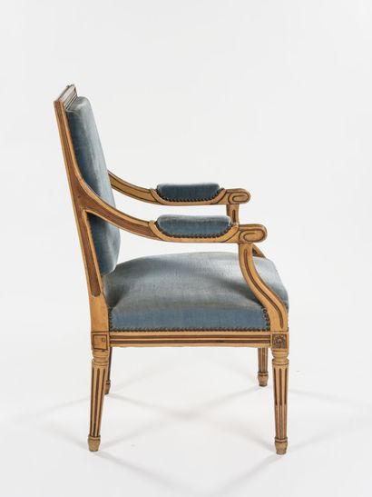 null Paire de fauteuils dos plat de style Louis XVI