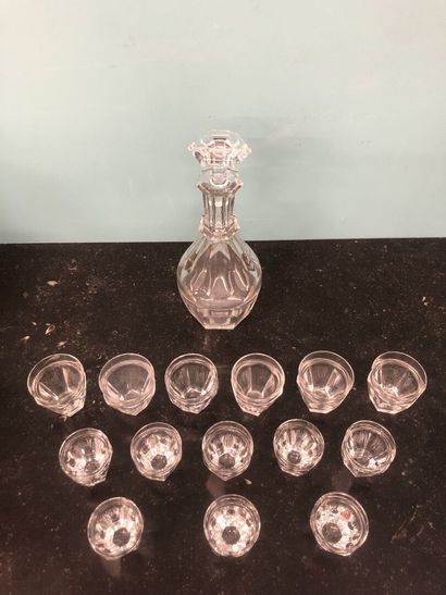 null BACCARAT service comprenant une carafe et 14 verres