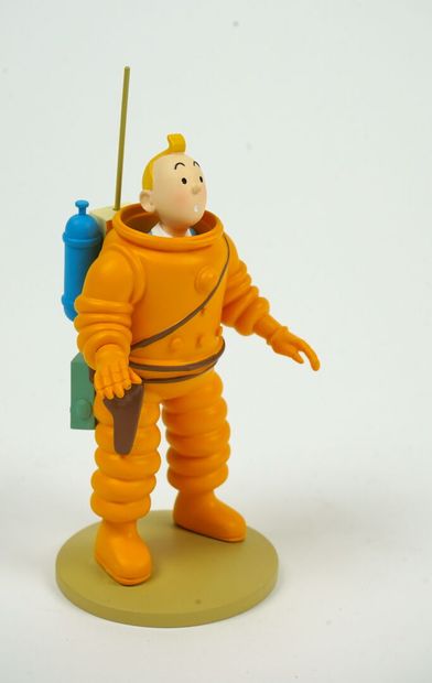 null TINTIN figurines - Editions MOULINSART



1 TINTIN in trench coat. Booklet,...