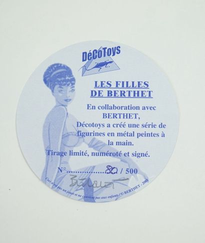  DECOTOYS - Pin-Up de BERTHET 
 
Pin-Up sur tabouret (Fille à la cigarette). 2001....