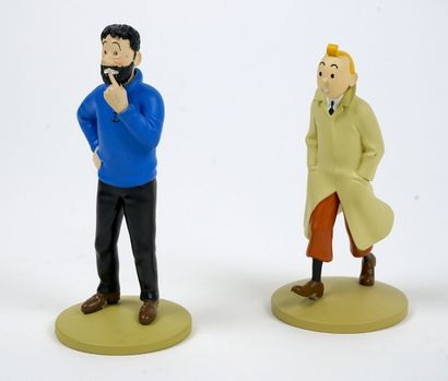  Figurines TINTIN - Editions MOULINSART 
 
1 TINTIN en trench coat. Livret, figurine...