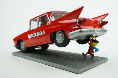  [Figurine] AROUTCHEFF. PEYO. Benoit BRISEFER et le taxi rouge. Très bon état. Dans...