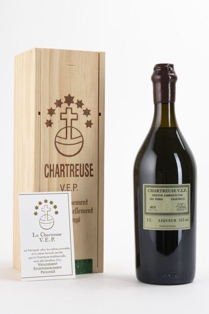 null 1 B CHARTREUSE VERTE V.E.P. 100 cl 54% (original wooden case) (2022) Pères Chartreux...