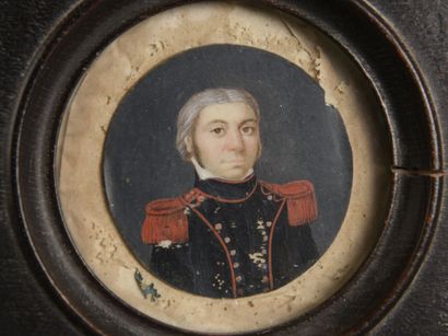 null Miniature 19ème siècle
portrait d'officier 
Epoque Révolutionnaire
Diam: 6 cm
(petit...