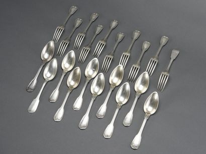 null Dix fourchettes et dix cuillères en argent modèle filet, la spatule est monogrammée...