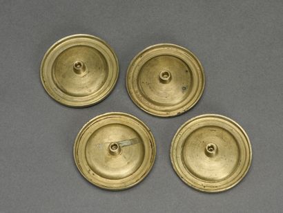 null Quatre médaillons porte-embrase en laiton doré et bronze patiné à décor de bacchantes
Epoque...