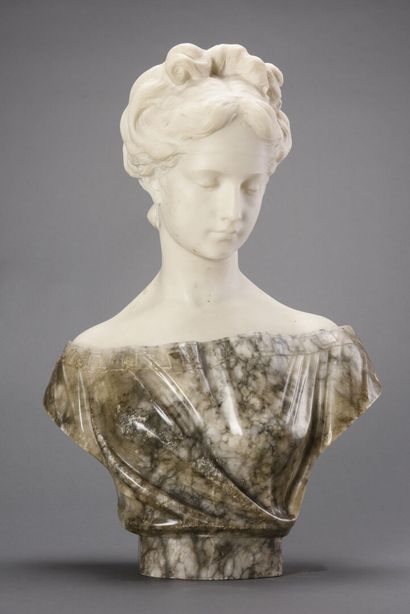 null PUGI
Buste de jeune femme 
Sujet en marbre de carrare et marbre veiné 
Signé...