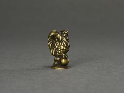 null Mounting of seal in bronze with decoration of cock with leg posed on a ball...