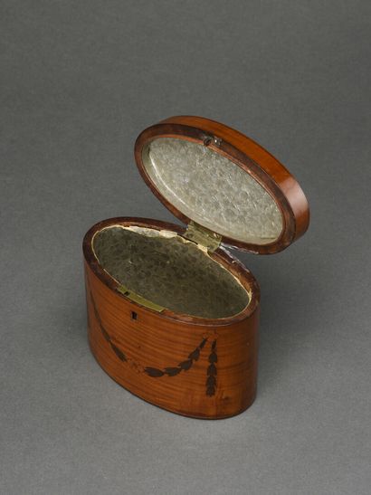 null Oval box, inlaid with laurels in garland, pyrographed decoration
English work,...