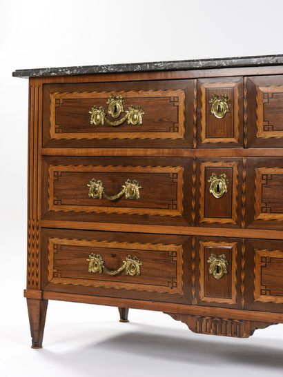 null Rectangular chest of drawers in mahogany and light wood veneer it opens with...