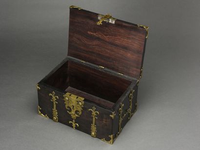 null Messenger's box in solid amaranth wood, lock and bronze hinge with fleurons...