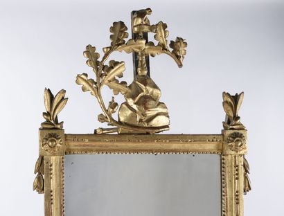 null Gilded wood pediment mirror, the pediment is carved with a stone topped by a...