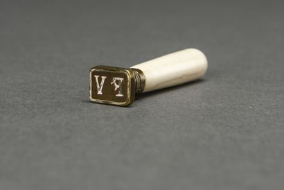null Stamp with a metal matrix monogrammed VE 
Romantic period 
H : 6 cm