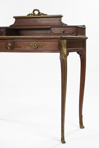 null Small lady's desk with step, it opens with two small drawers in the upper part...